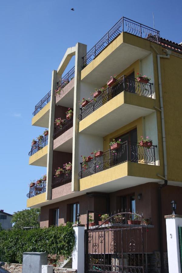Family Hotel Akra تشيرنوموريتس المظهر الخارجي الصورة