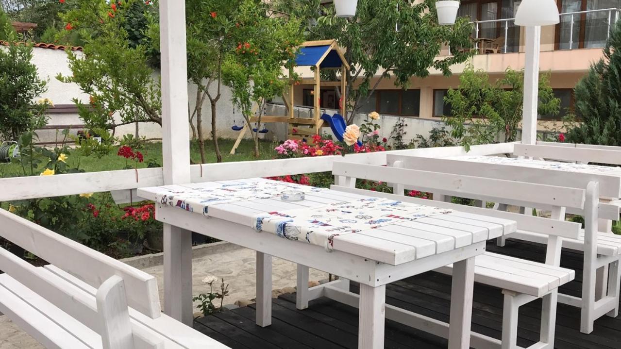 Family Hotel Akra تشيرنوموريتس المظهر الخارجي الصورة
