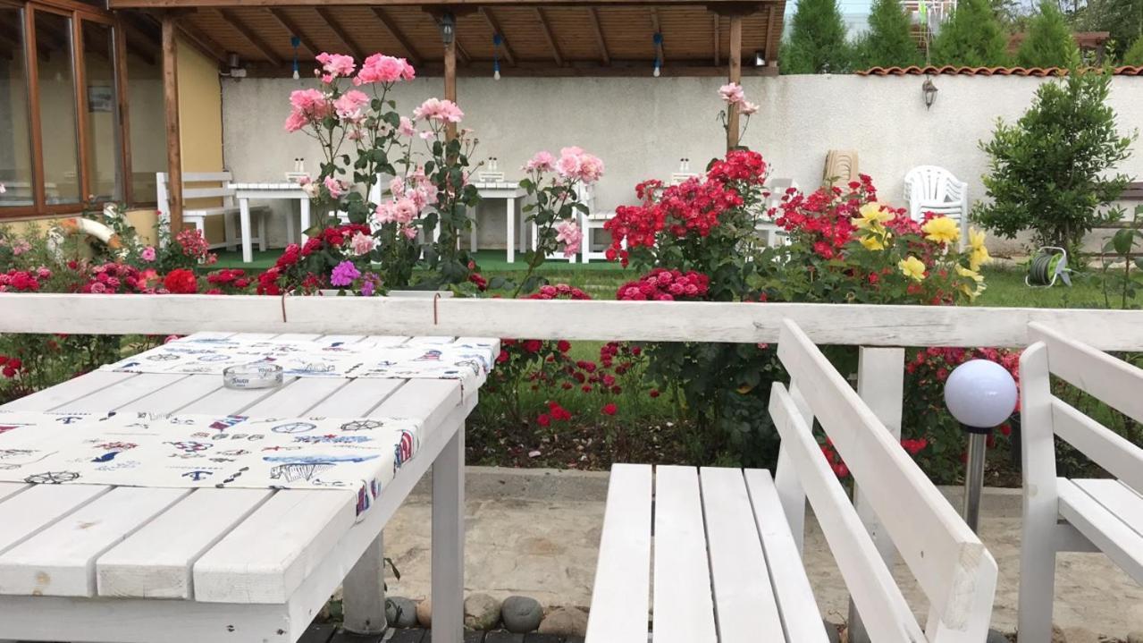 Family Hotel Akra تشيرنوموريتس المظهر الخارجي الصورة